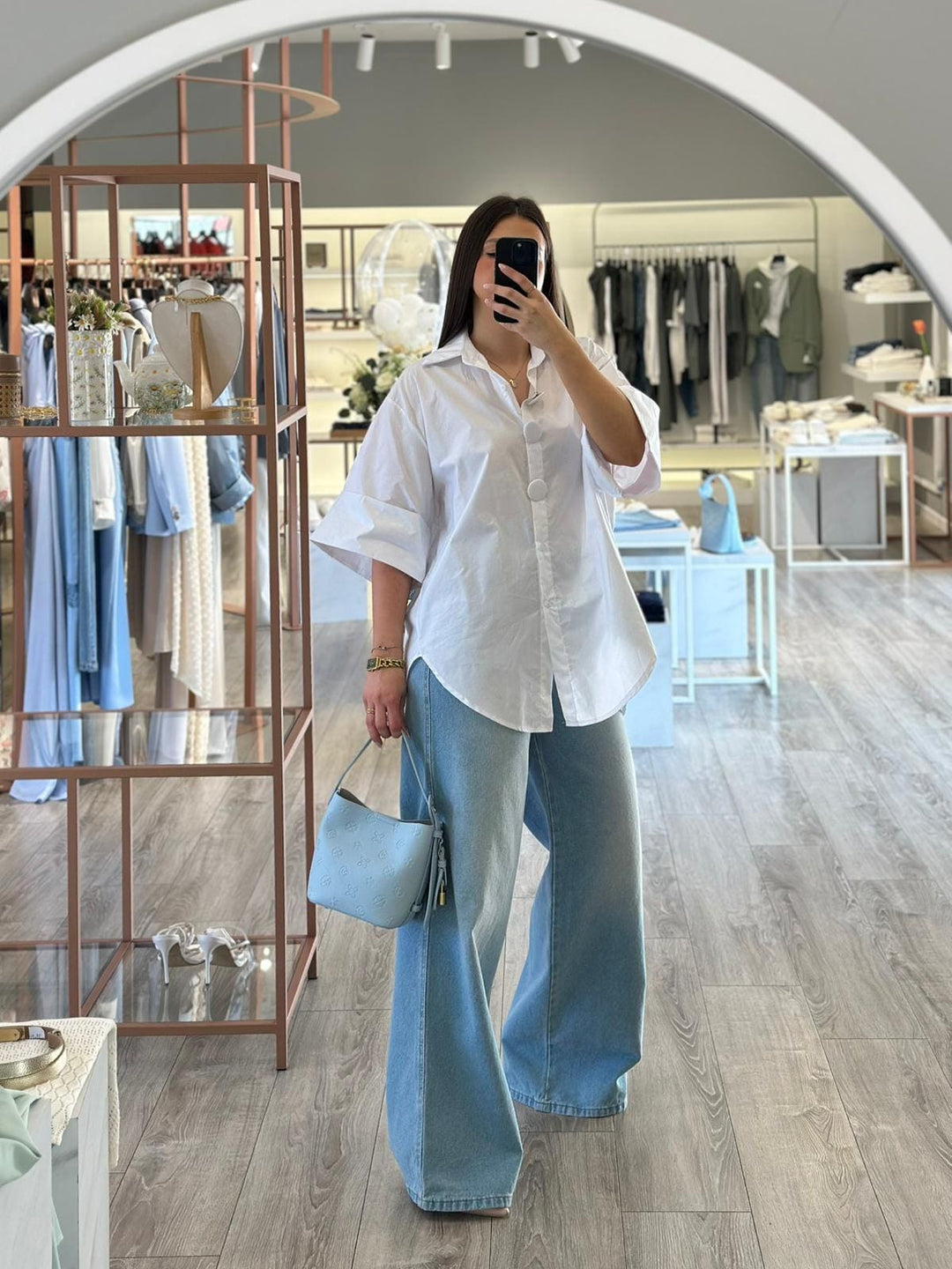 CAMISA BRANCA COM BOTÕES FORRADOS PONTO CHIC