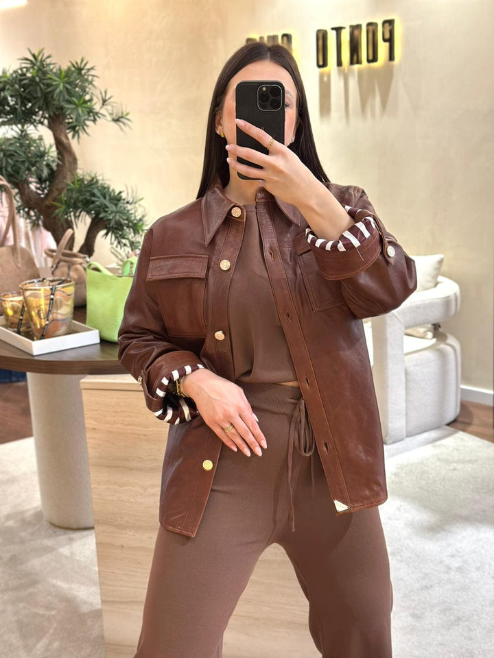 CONJUNTO CASTANHO EM MALHA COM SWEATSHIRT E CALÇA PONTO CHIC