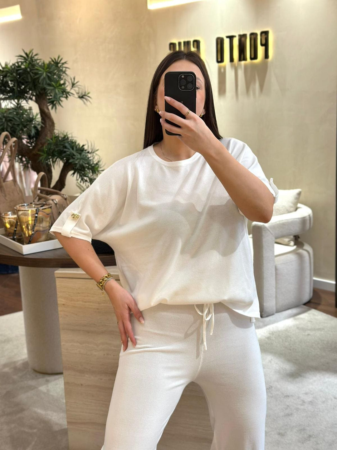 CONJUNTO BRANCO EM MALHA COM SWEATSHIRT E CALÇA PONTO CHIC