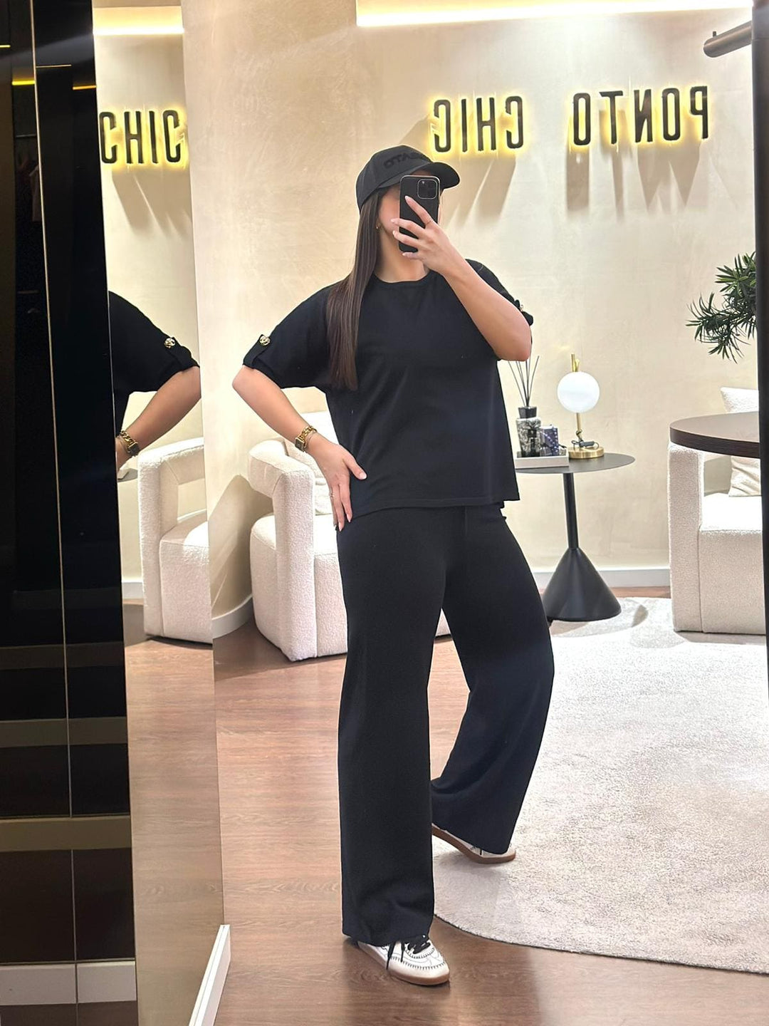 CONJUNTO PRETO EM MALHA COM SWEATSHIRT E CALÇA PONTO CHIC