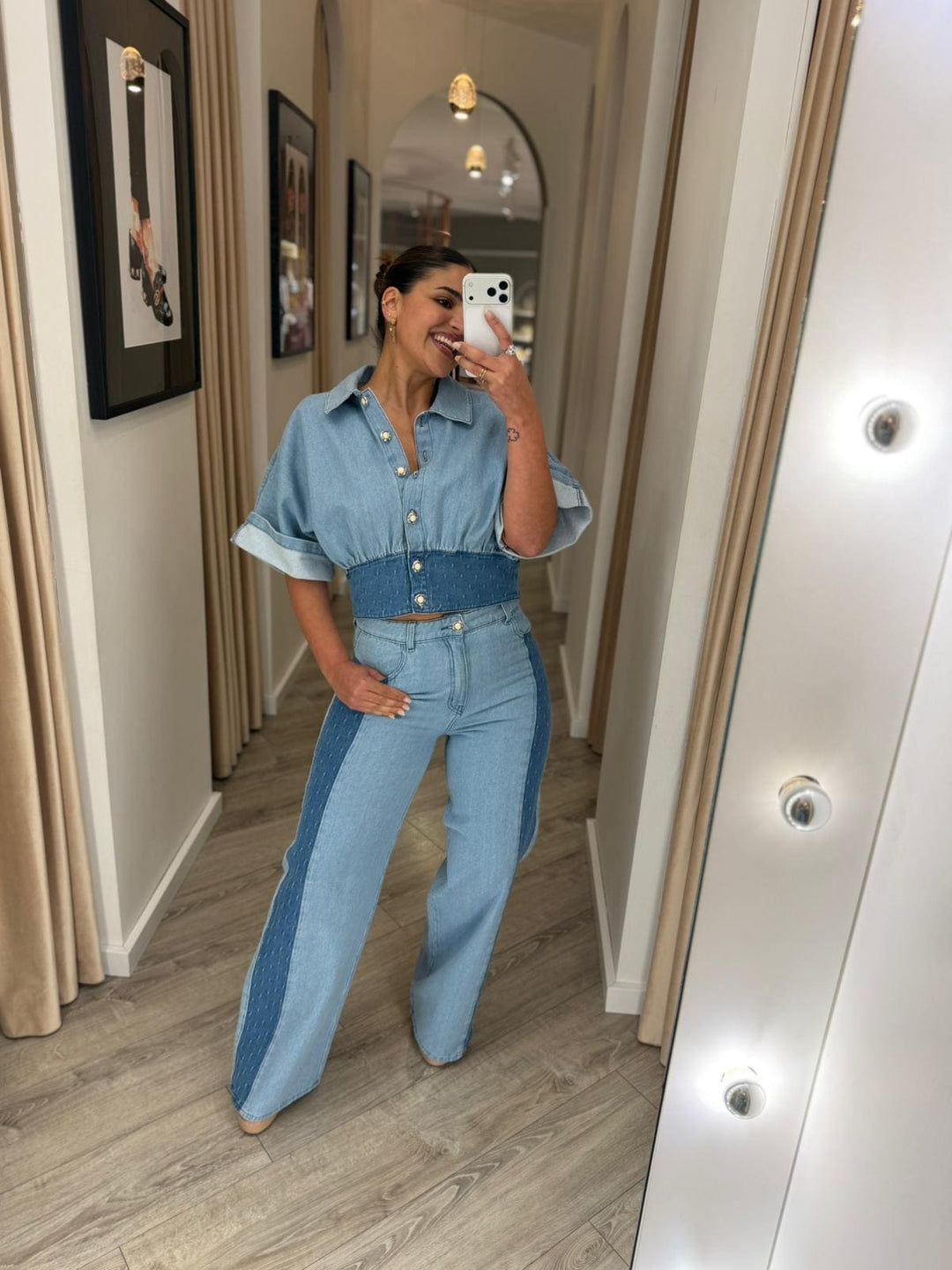 CAMISA DE GANGA AZUL COM BOTÕES JOIA E DETALHE EM CONTRASTE MISS YOU
