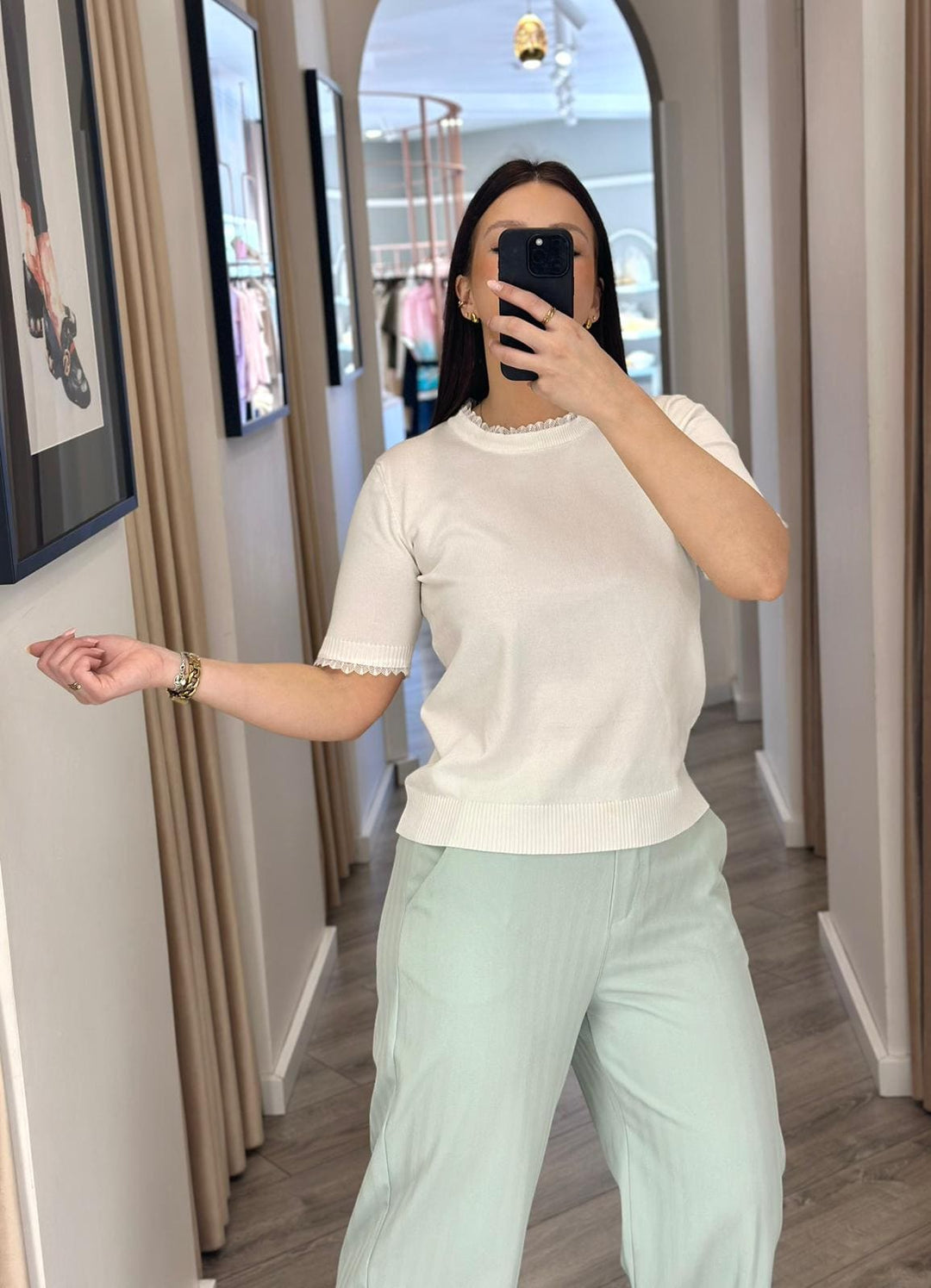 CAMISOLA DE MALHA BRANCA COM DETALHE EM RENDA PONTO CHIC