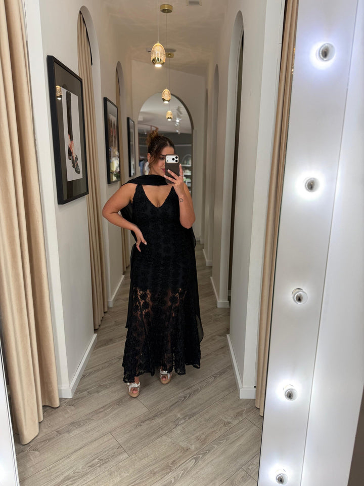 VESTIDO COMPRIDO PRETO COM TEXTURA FLORAL EM RELEVO RINASCIMENTO