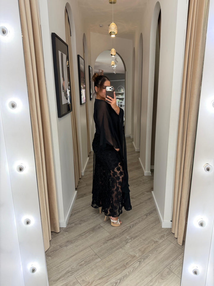 VESTIDO COMPRIDO PRETO COM TEXTURA FLORAL EM RELEVO RINASCIMENTO