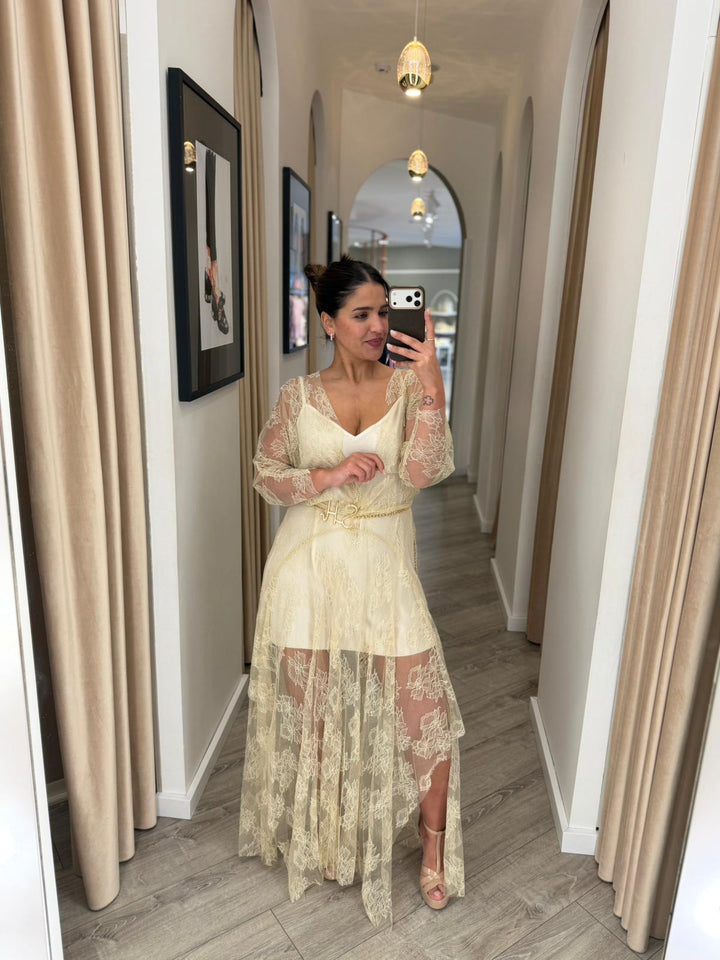 VESTIDO LONGO EM RENDA CRU COM DECOTE EM V RINASCIMENTO