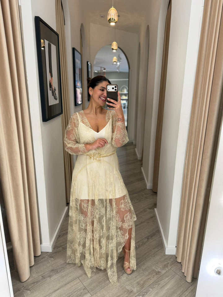 VESTIDO LONGO EM RENDA CRU COM DECOTE EM V RINASCIMENTO