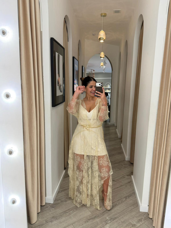 VESTIDO LONGO EM RENDA CRU COM DECOTE EM V RINASCIMENTO