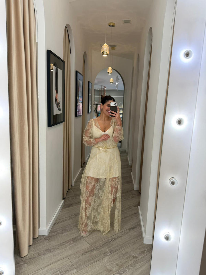 VESTIDO LONGO EM RENDA CRU COM DECOTE EM V RINASCIMENTO