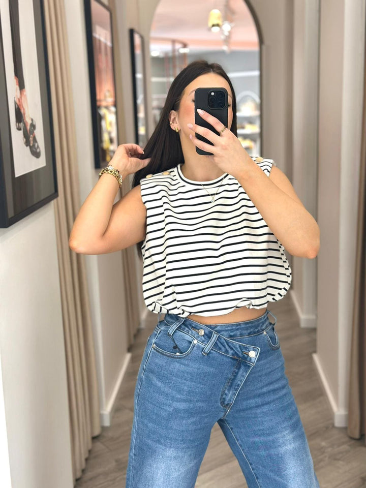 CALÇA DE GANGA WIDE LEG COM APLICAÇÃO ESTRELA NO BOLSO TRASEIRO PONTO CHIC