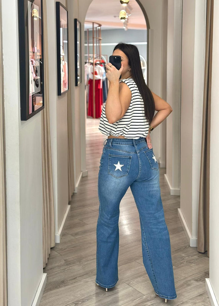 CALÇA DE GANGA WIDE LEG COM APLICAÇÃO ESTRELA NO BOLSO TRASEIRO PONTO CHIC