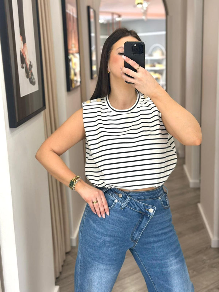 TOP ÀS RISCAS COM OMBREIRAS E DETALHES DOURADOS PONTO CHIC