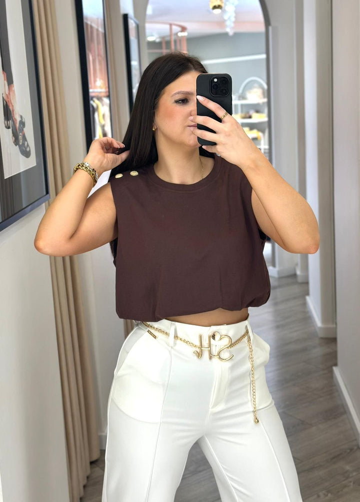 TOP CASTANHO COM OMBREIRAS E DETALHES DOURADOS PONTO CHIC