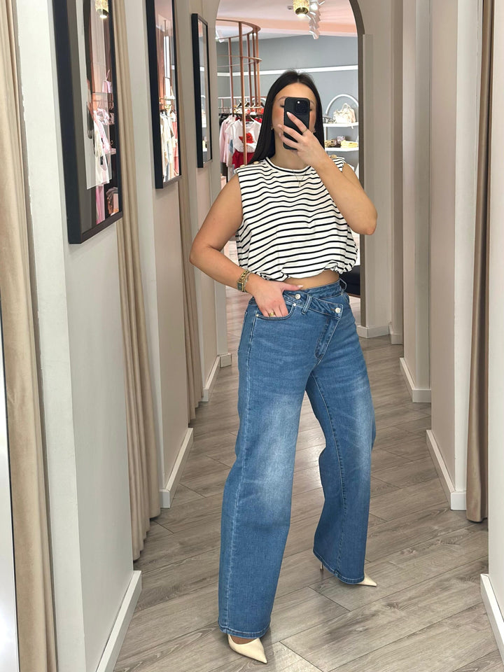 CALÇA DE GANGA WIDE LEG COM APLICAÇÃO ESTRELA NO BOLSO TRASEIRO PONTO CHIC