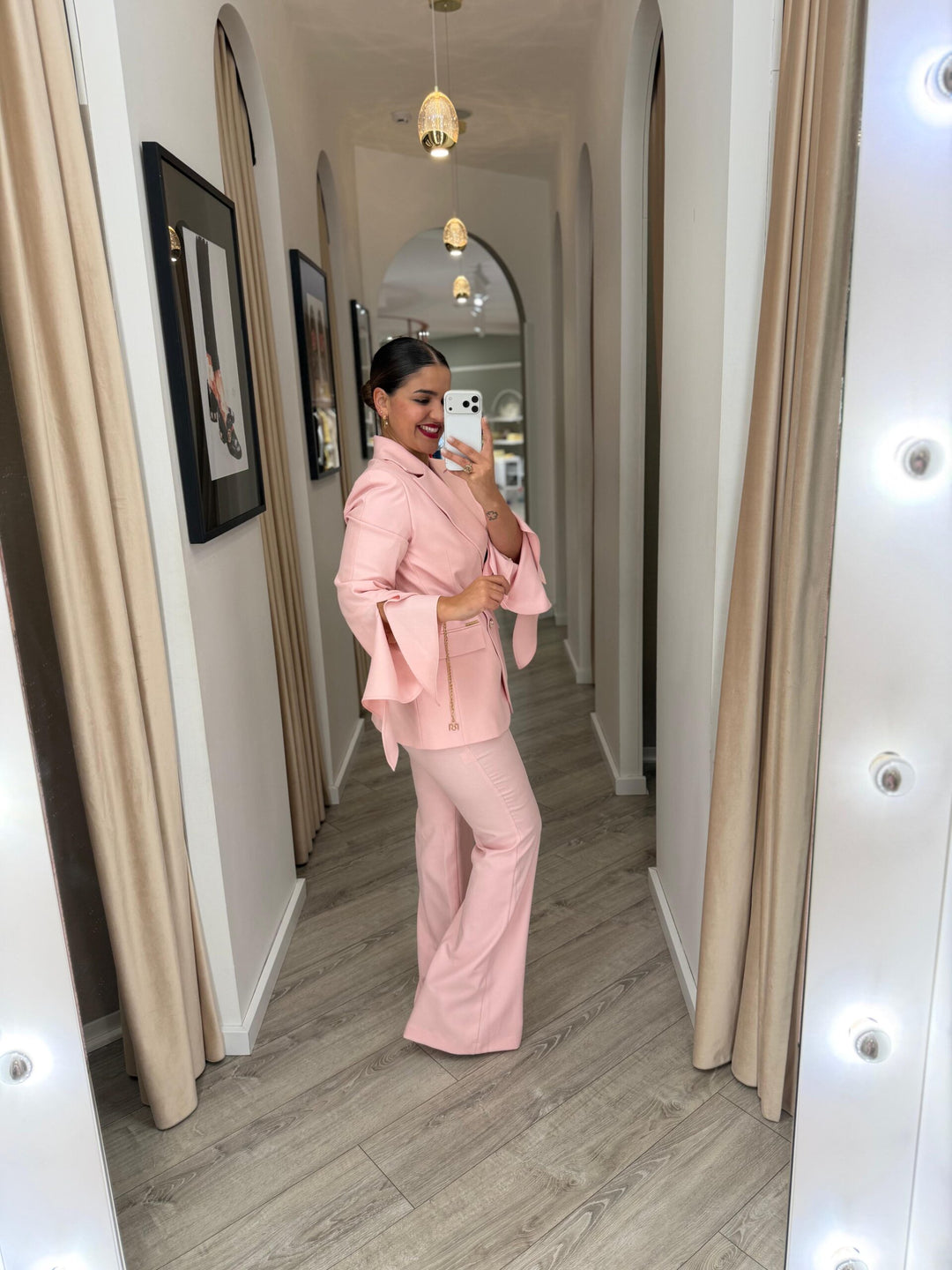 CALÇA ROSA ESTRUTURADA COM BOTÕES DOURADOS SAHOCO