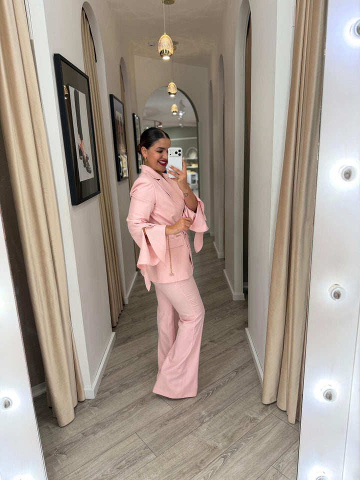 CALÇA ROSA ESTRUTURADA COM BOTÕES DOURADOS SAHOCO