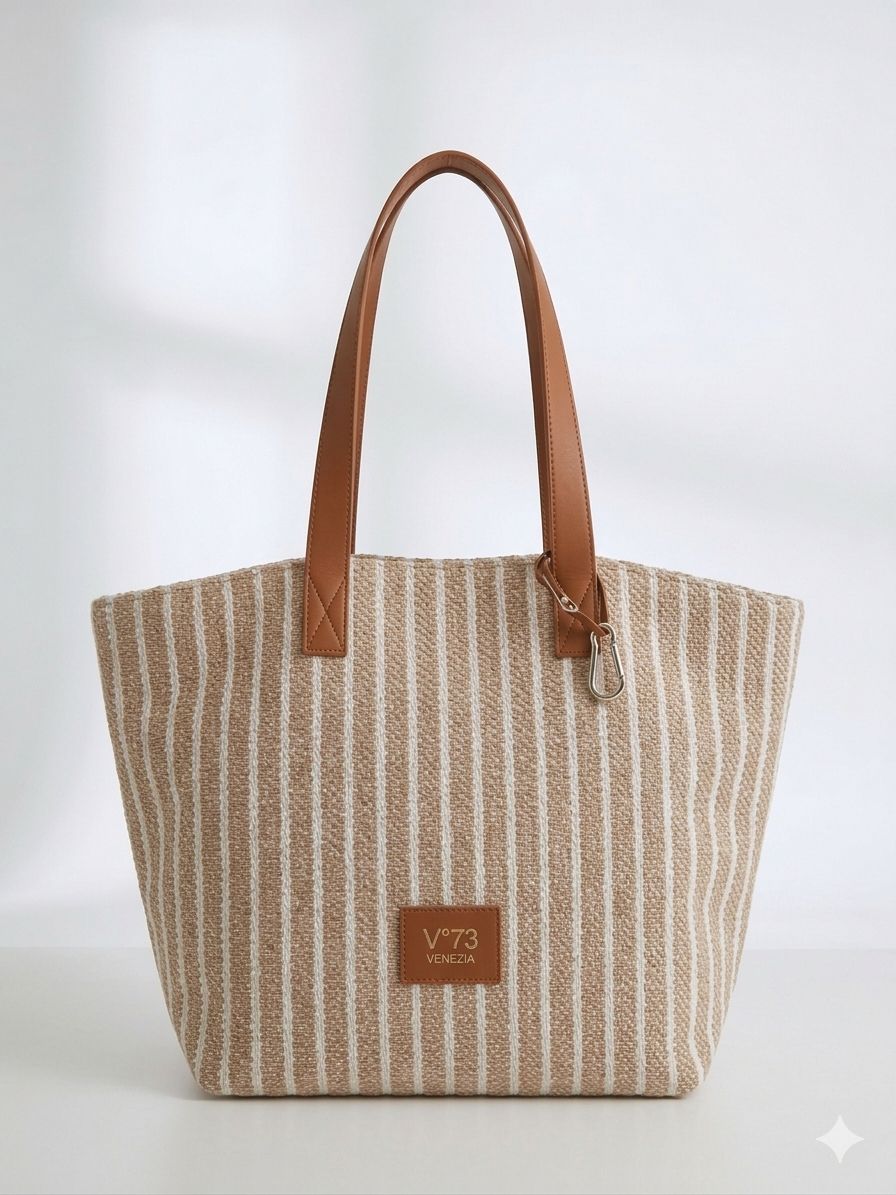 BOLSA LISTRADA COM DETALHES EM PELE CAMEL PONTO CHIC