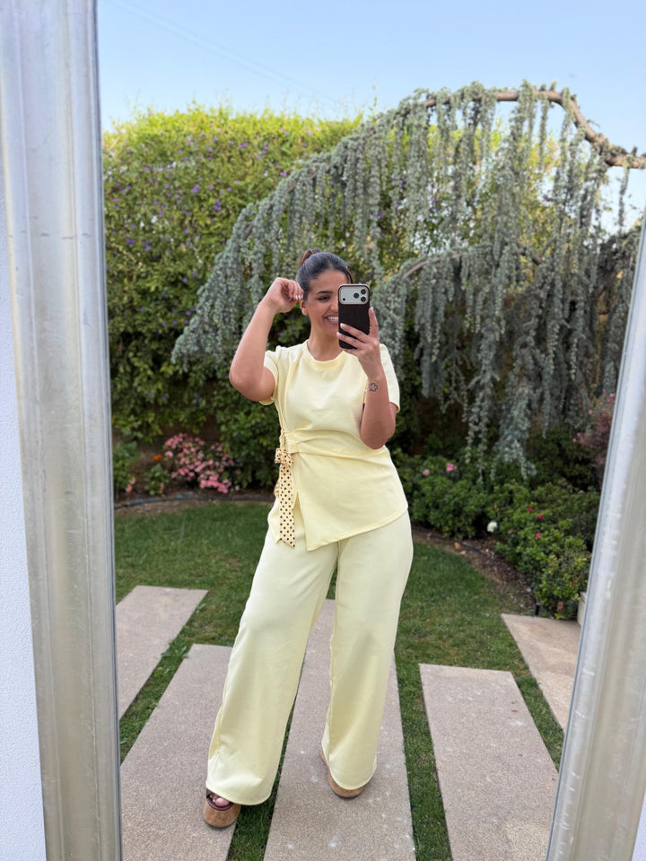 CONJUNTO AMARELO COM DETALHE DE LAÇO PONTO CHIC
