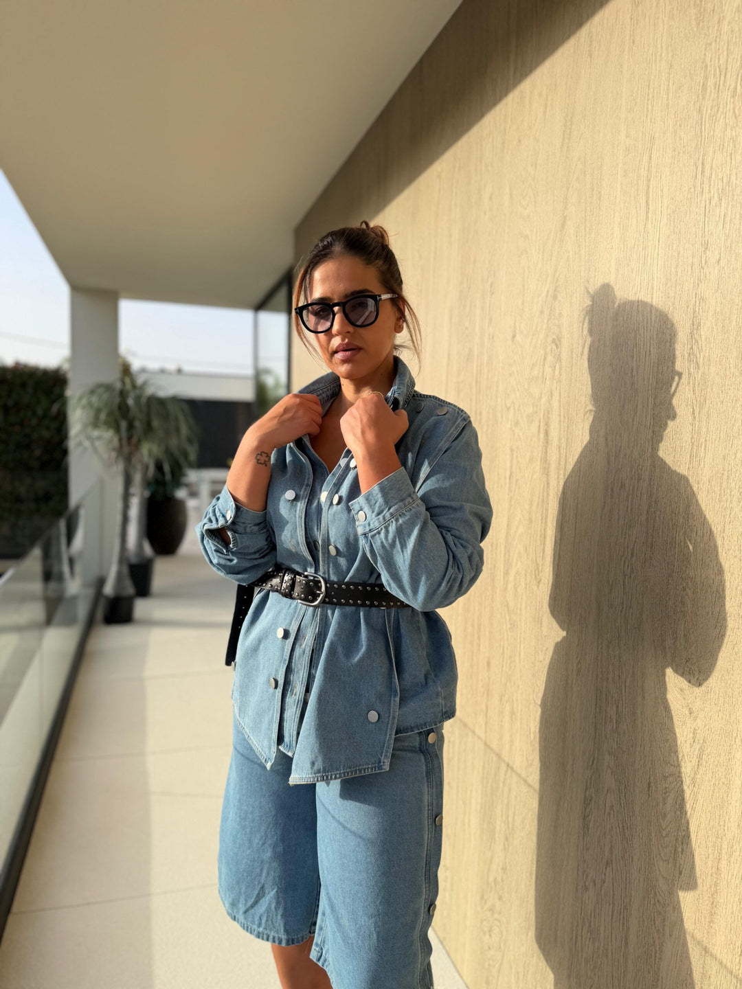 CONJUNTO DE GANGA CAMISA E CULLOTE COM APLICAÇÕES METÁLICAS PONTO CHIC