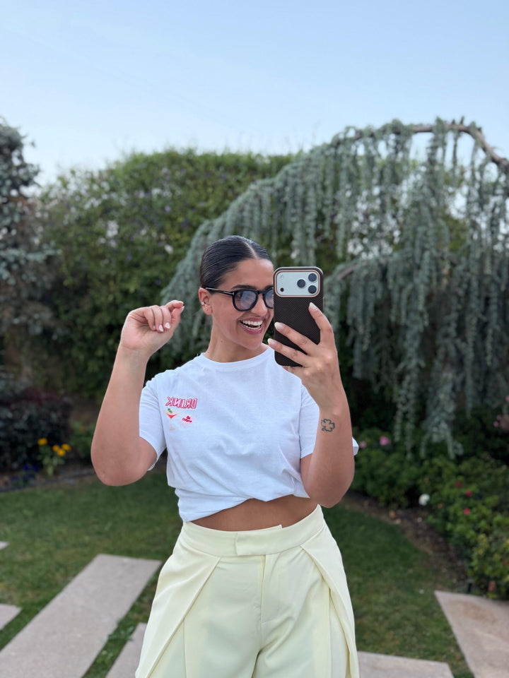T-SHIRT BRANCA COM ESTAMPADO COCKTAIL PONTO CHIC