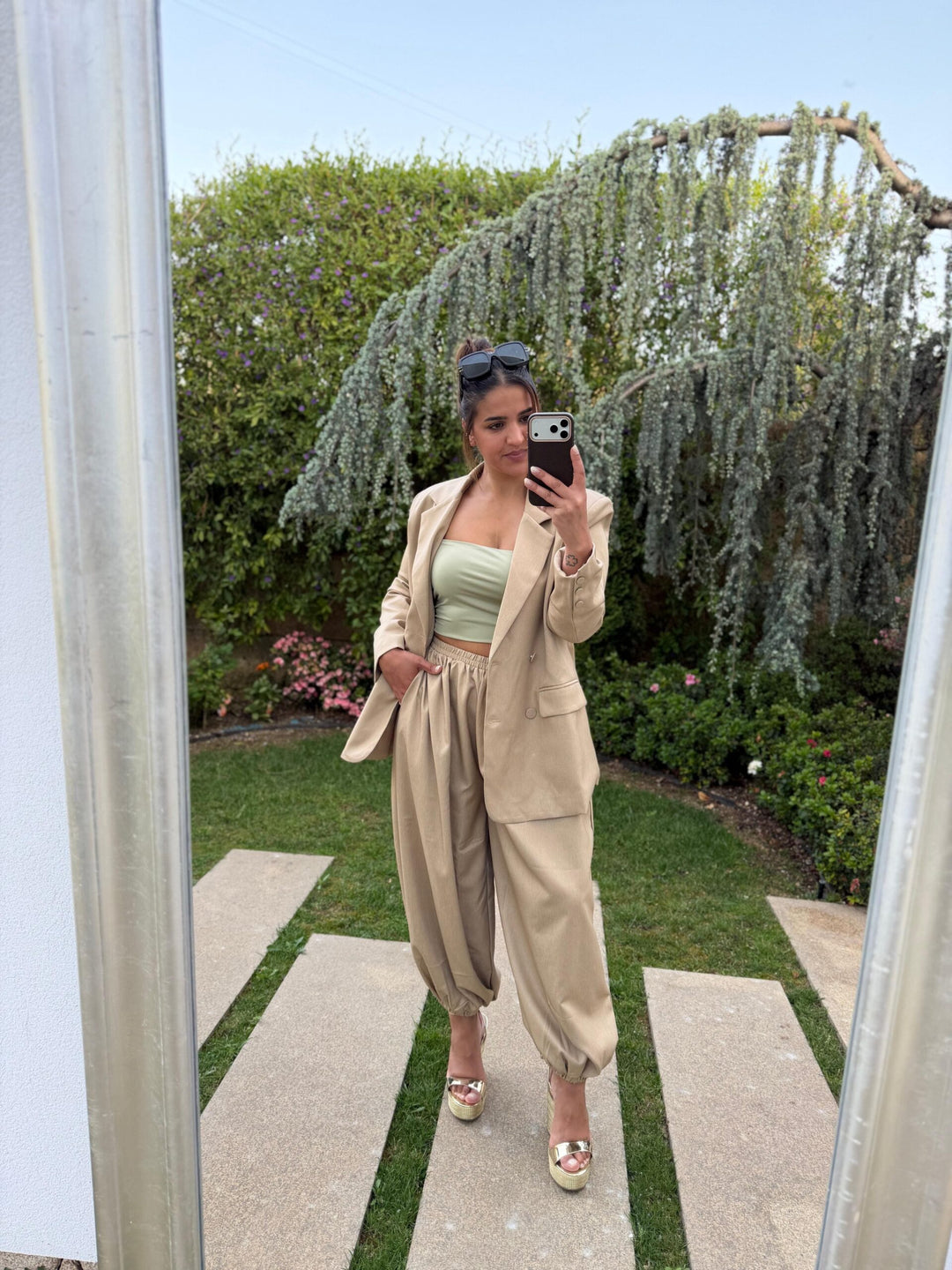 CONJUNTO BEGE ESCURO BLAZER E CALÇA PONTO CHIC