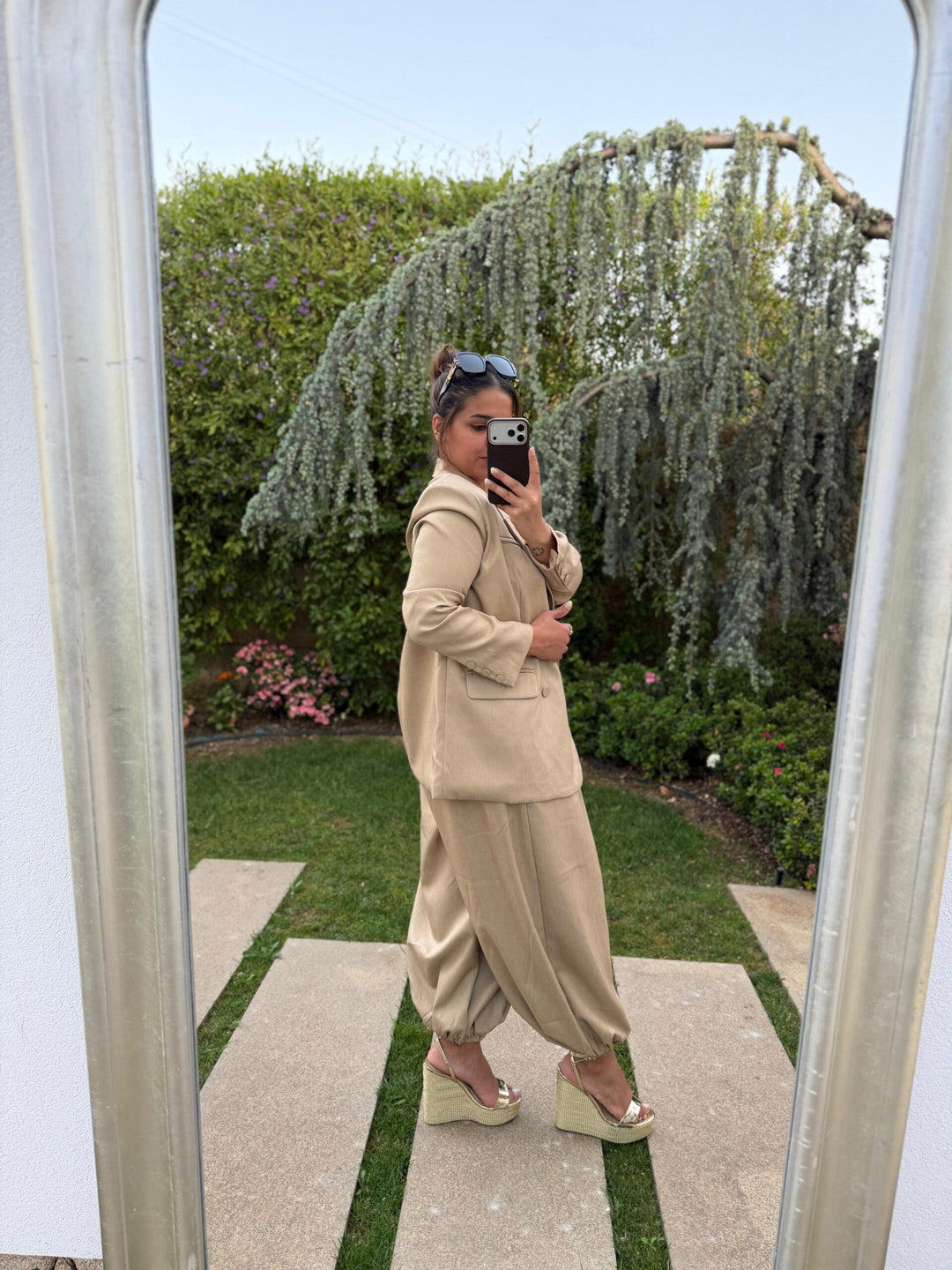 CONJUNTO BEGE ESCURO BLAZER E CALÇA PONTO CHIC