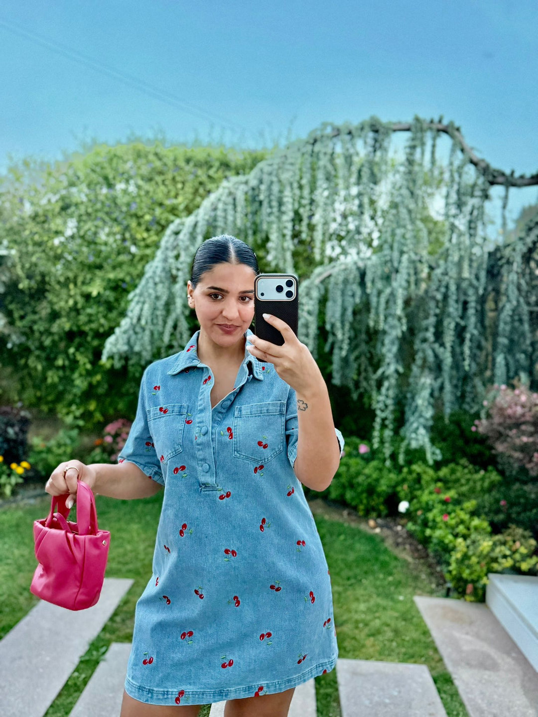 VESTIDO GANGA COM BORDADO DE CEREJAS PONTO CHIC