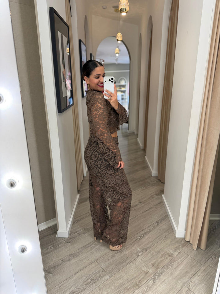 CALÇA EM RENDA CASTANHA COM BOLSO CHAPA DIXIE