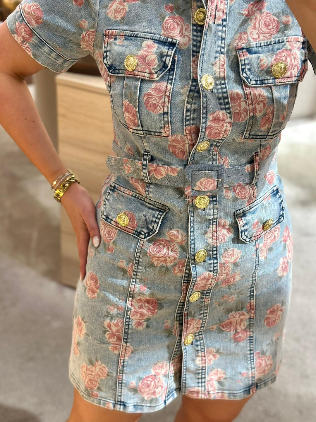 VESTIDO DE GANGA FLORAL COM CINTO PONTO CHIC