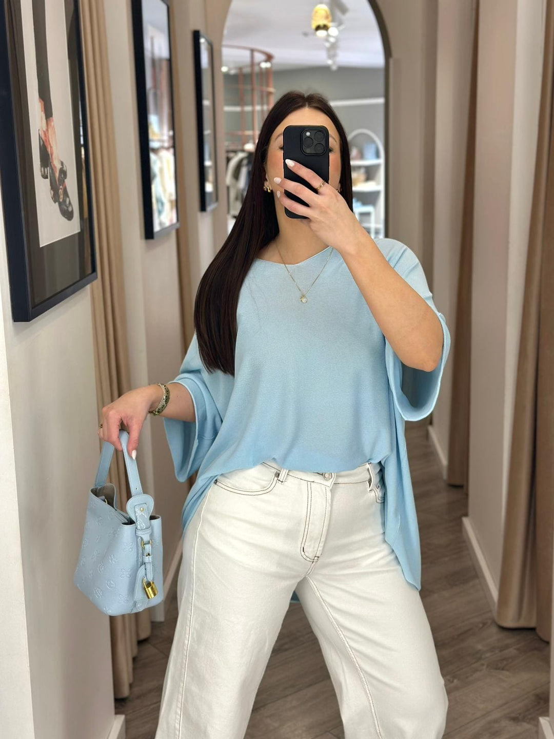 CAMISOLA AZUL DECOTE EM V FLUIDA PONTO CHIC