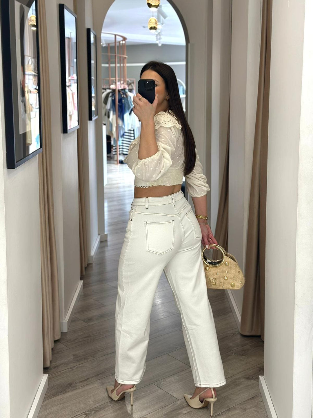 JEANS BRANCA COM COSTURA CONTRASTANTE PONTO CHIC