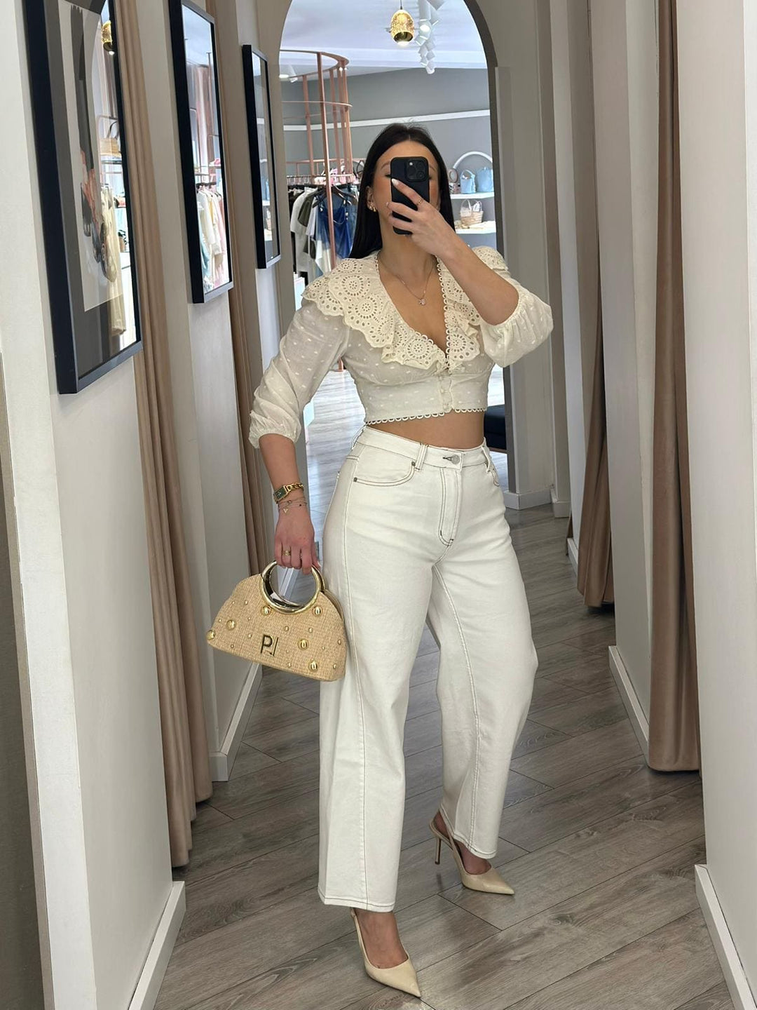 JEANS BRANCA COM COSTURA CONTRASTANTE PONTO CHIC