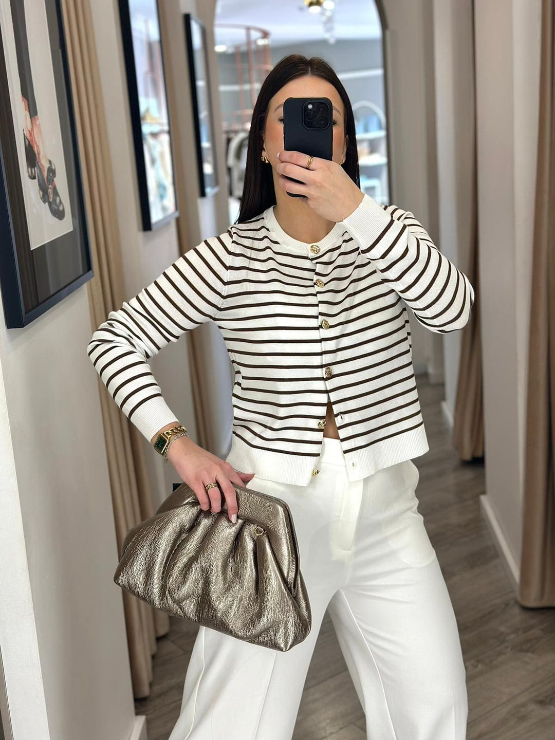 CARDIGAN BRANCO E CASTANHO ÀS RISCAS COM BOTÕES DOURADOS PONTO CHIC