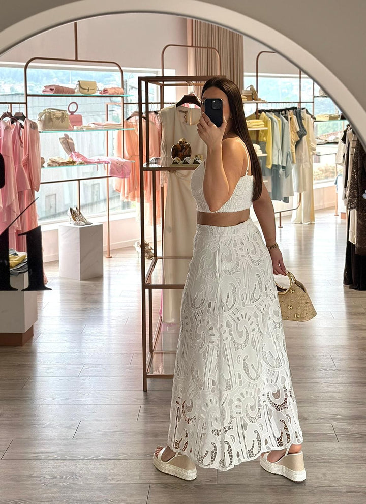 CONJUNTO BRANCO EM RENDA COM TOP E SAIA PONTO CHIC