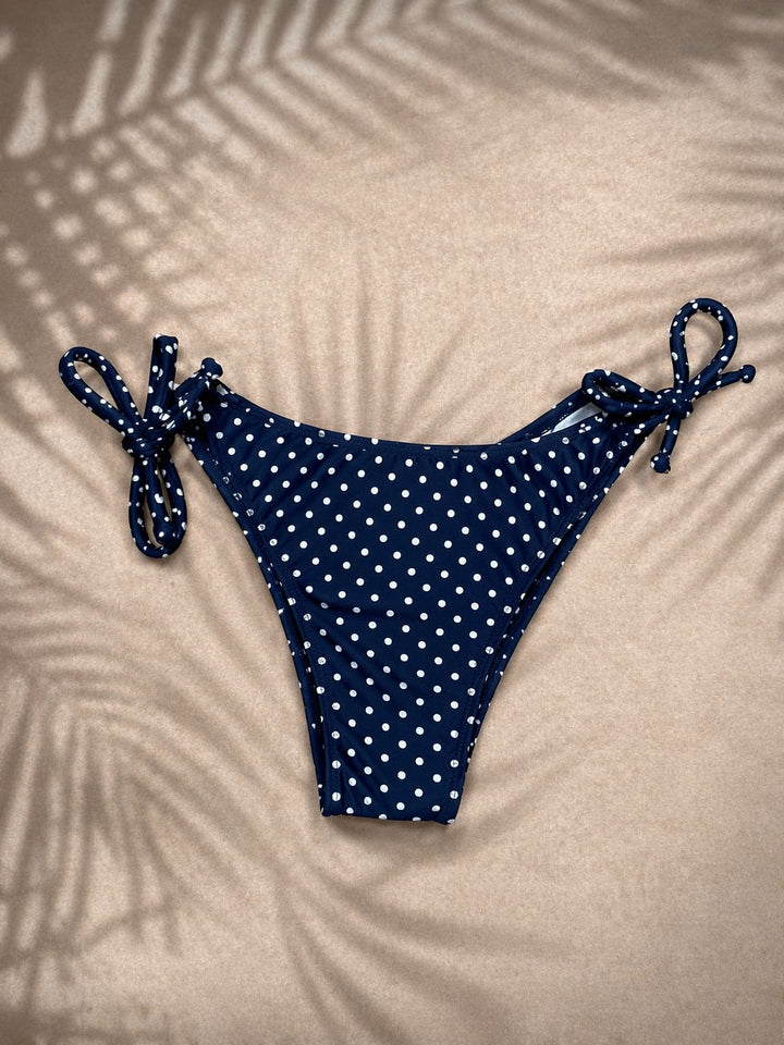 CUECA DE BIQUÍNI AZUL ÀS BOLINHAS COM AJUSTE LATERAL PONTO CHIC