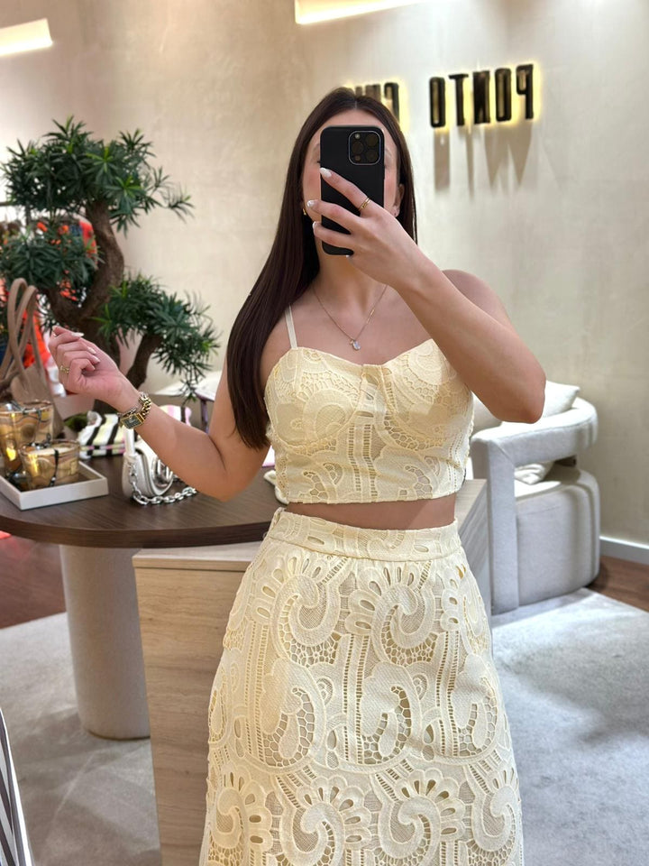 CONJUNTO AMARELO EM RENDA COM TOP E SAIA PONTO CHIC