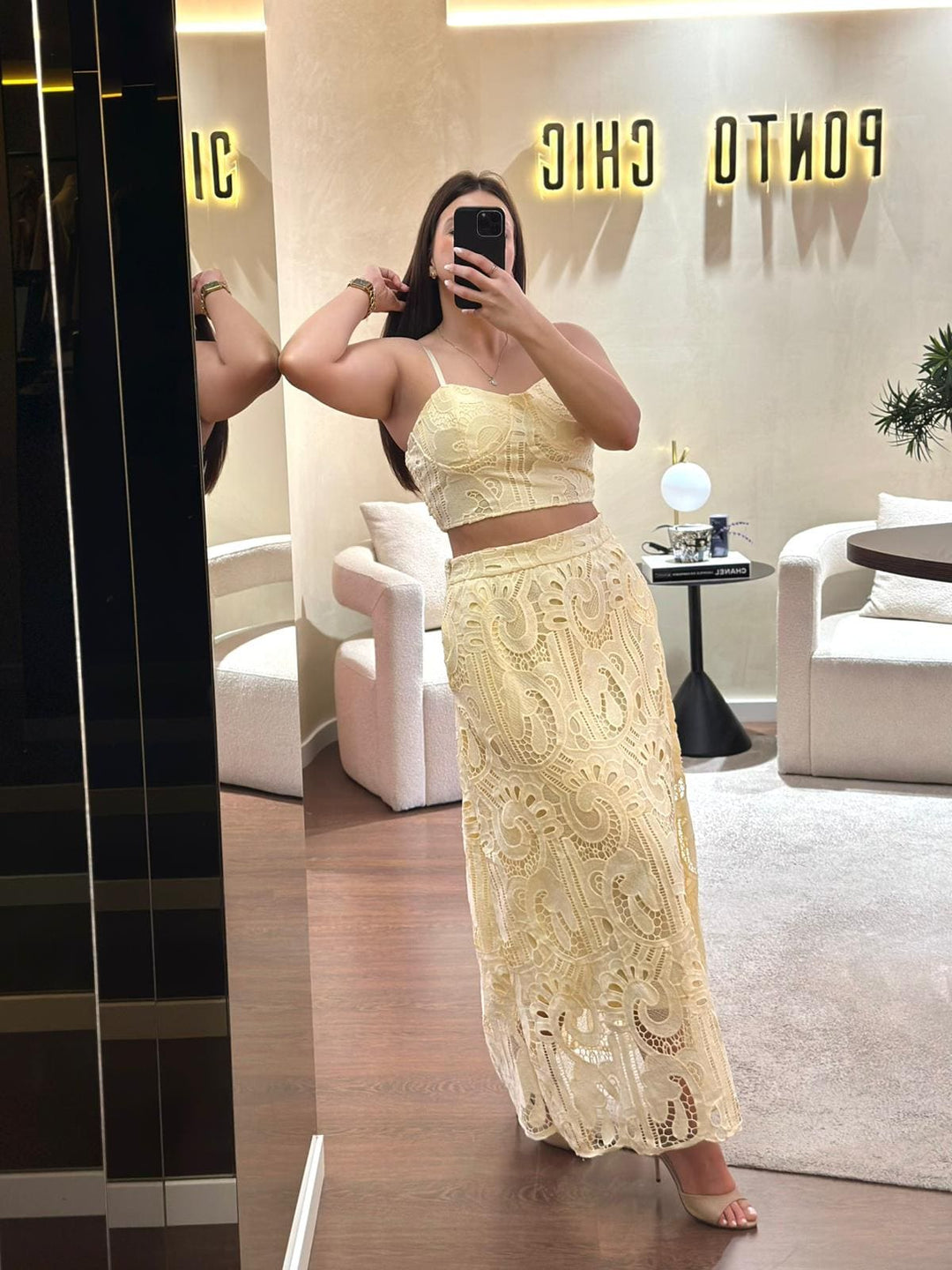 CONJUNTO AMARELO EM RENDA COM TOP E SAIA PONTO CHIC