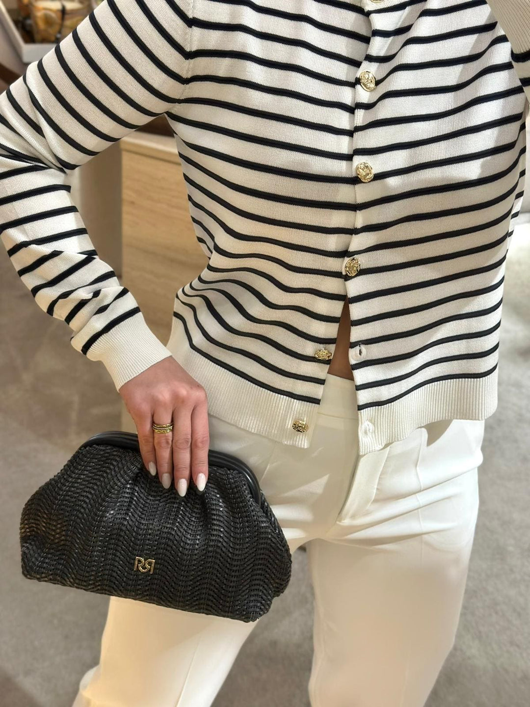 CARDIGAN BRANCO E AZUL ÀS RISCAS COM BOTÕES DOURADOS PONTO CHIC