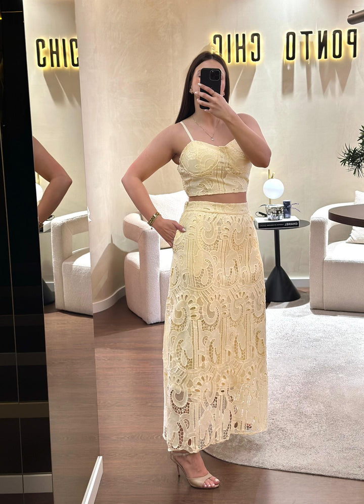 CONJUNTO AMARELO EM RENDA COM TOP E SAIA PONTO CHIC
