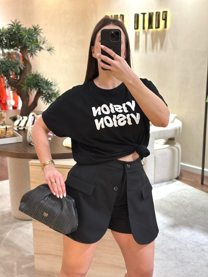 T-SHIRT PRETA VISION PONTO CHIC