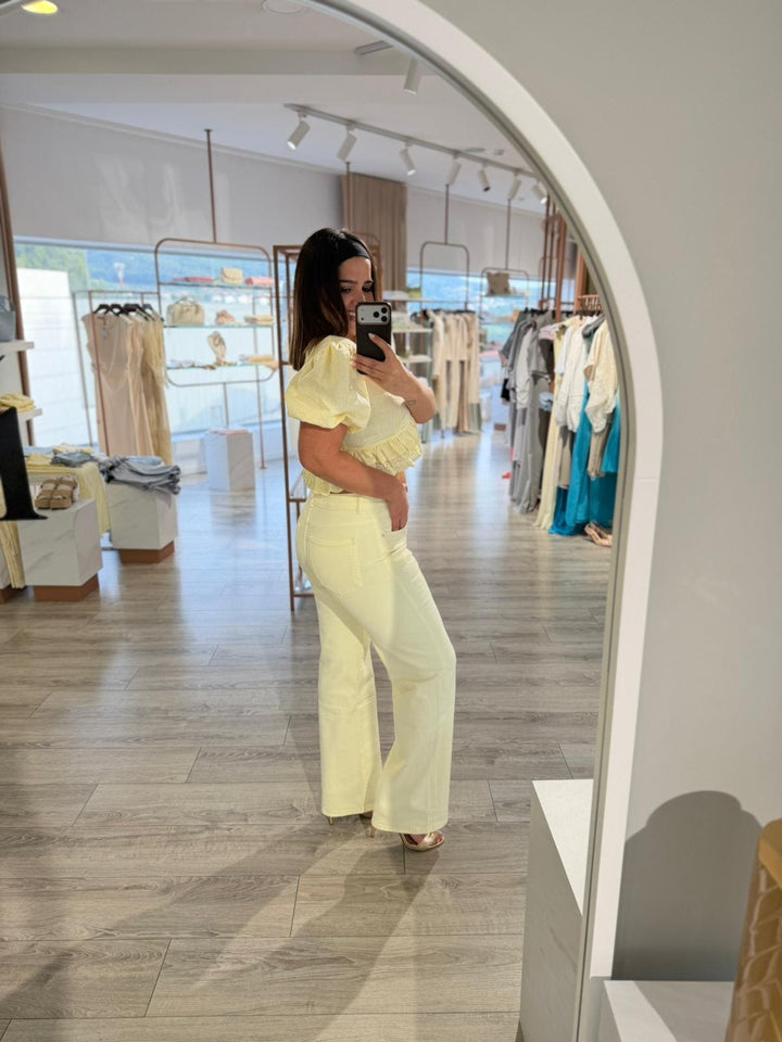 CALÇA AMARELO CLARO EM JEANS PONTO CHIC