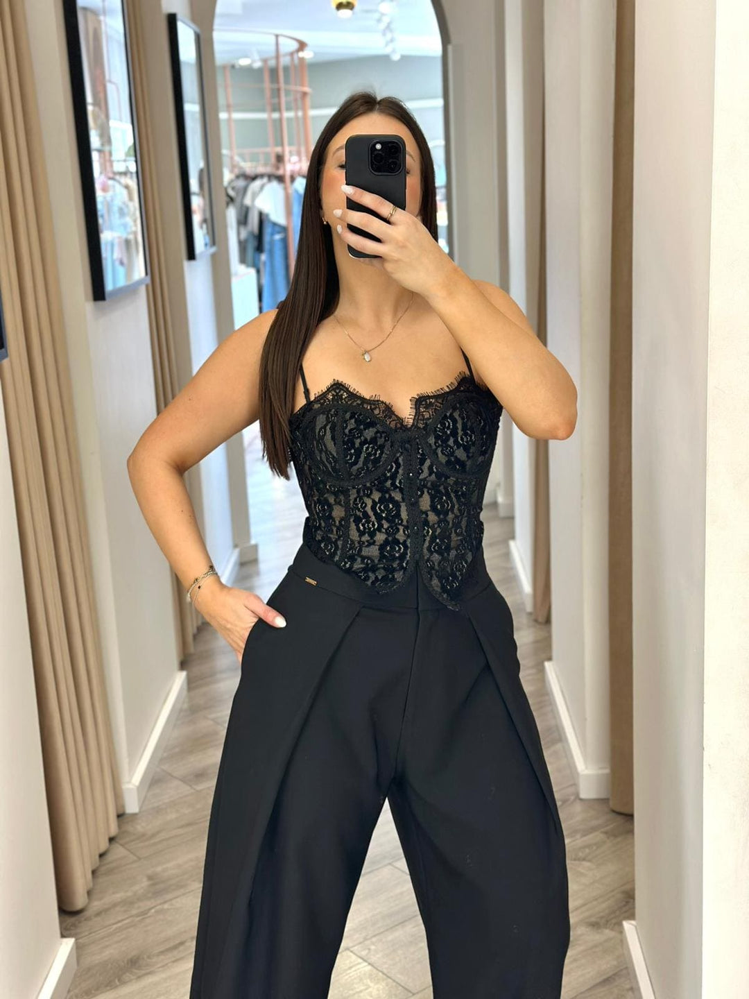 CORSET RENDA PRETO COM COPA ESTRUTURADA PONTO CHIC