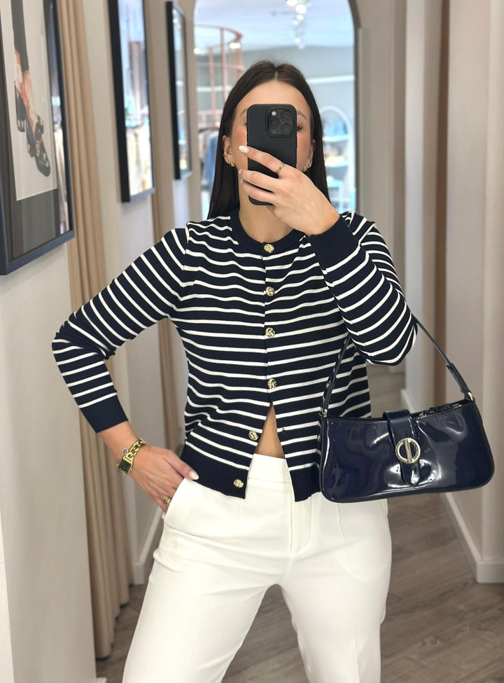 CARDIGAN AZUL E BRANCO ÀS RISCAS COM BOTÕES DOURADOS PONTO CHIC