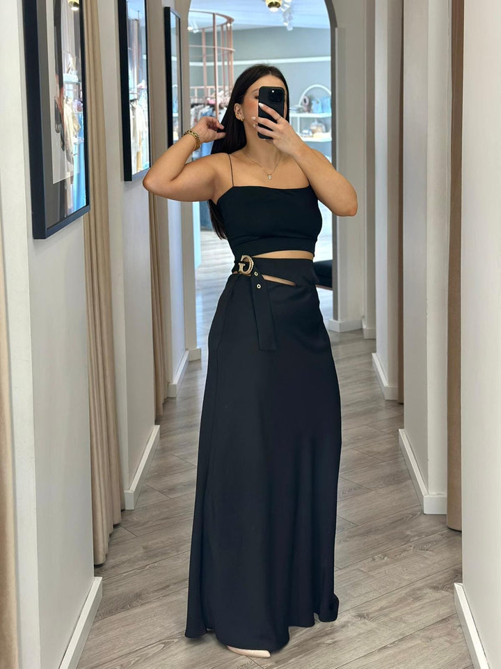 SAIA LONGA ACETINADO PRETO COM FIVELA GAELLE PARIS