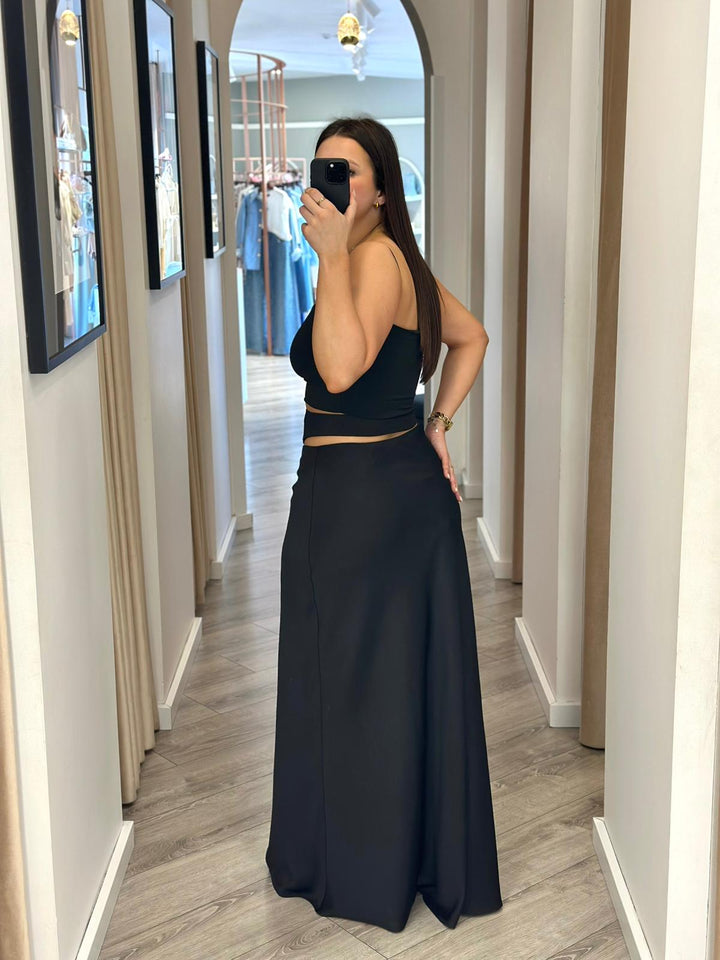 SAIA LONGA ACETINADO PRETO COM FIVELA GAELLE PARIS
