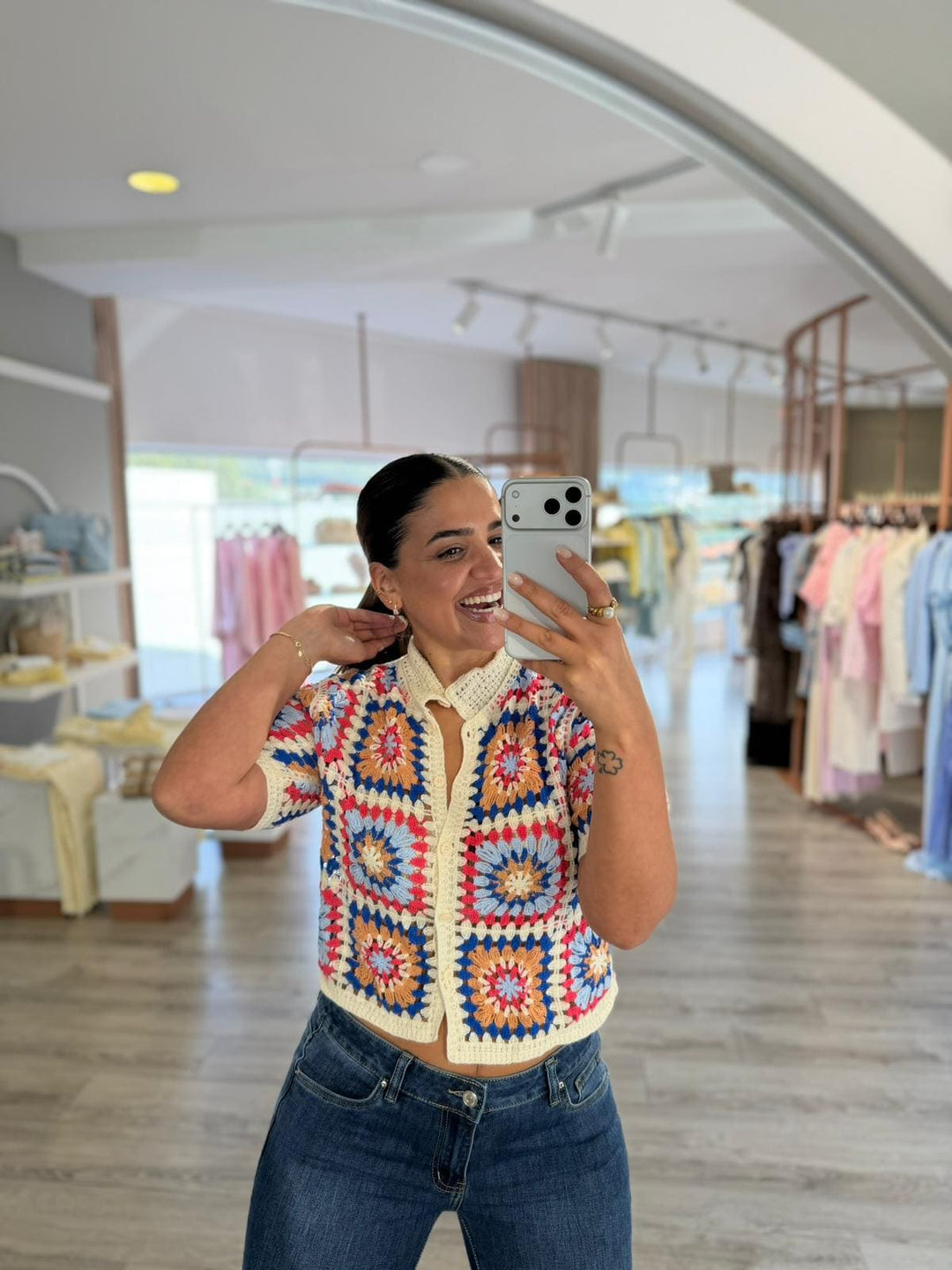 BLUSA CROCHET MULTICOR COM BOTÕES PONTO CHIC