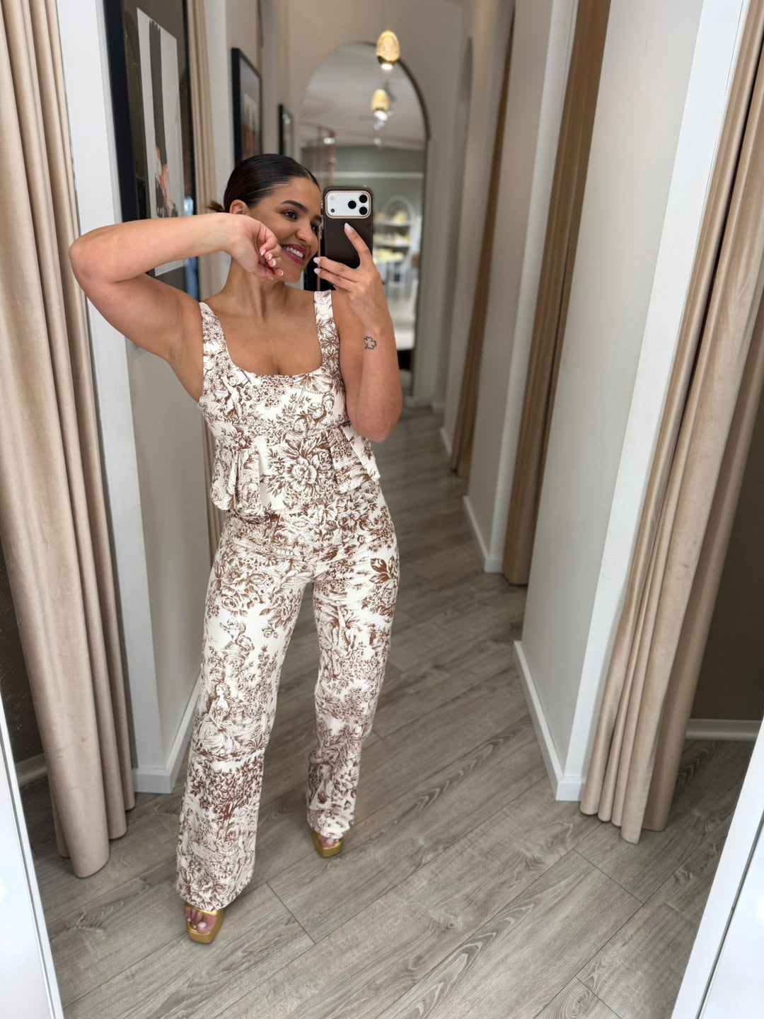 CONJUNTO CALÇA E TOP ESTAMPADO CASTANHO PONTO CHIC
