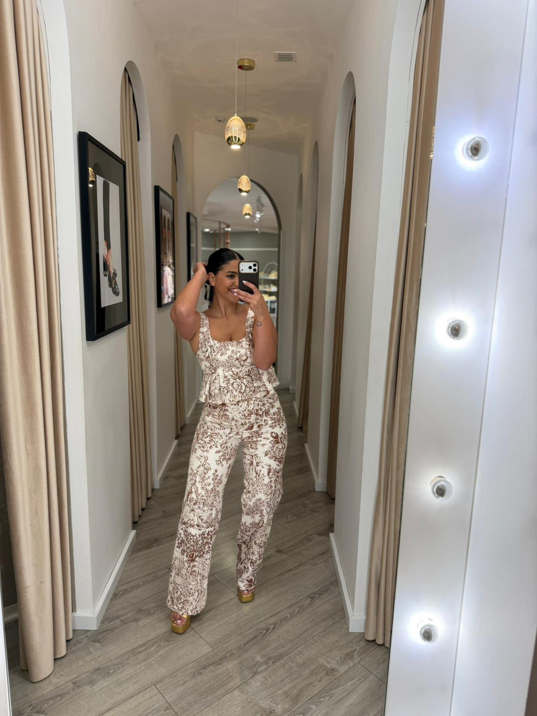 CONJUNTO CALÇA E TOP ESTAMPADO CASTANHO PONTO CHIC
