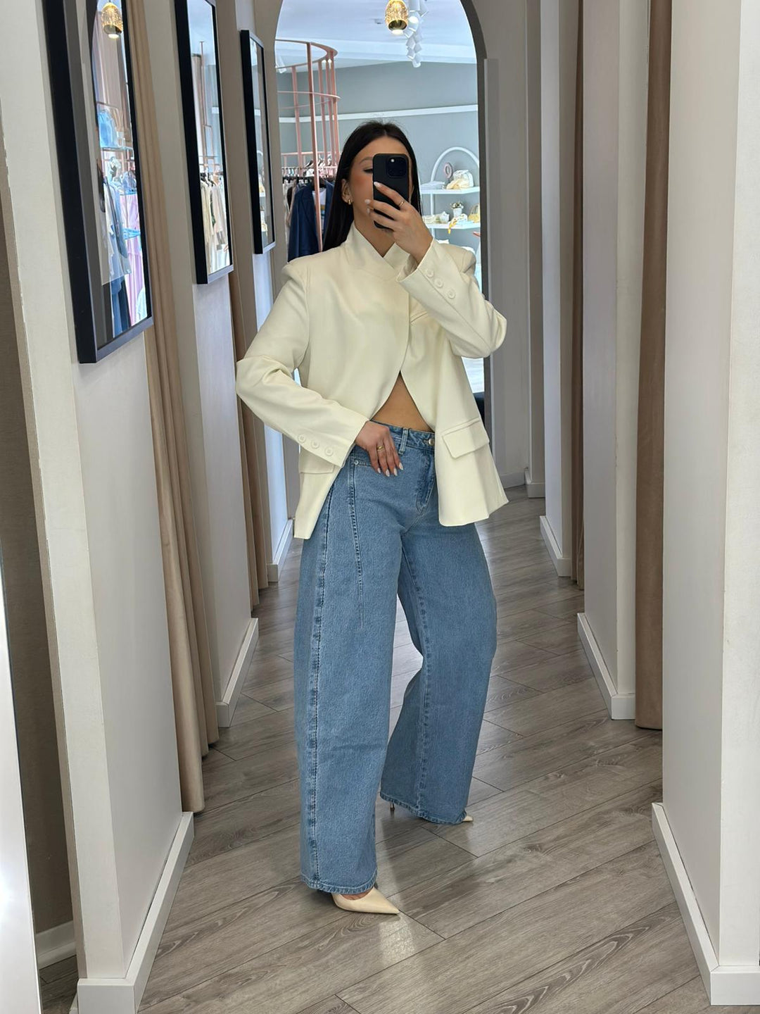 BLAZER CREME ASSIMÉTRICO PONTO CHIC
