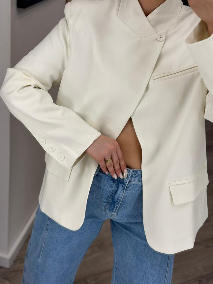 BLAZER CREME ASSIMÉTRICO PONTO CHIC