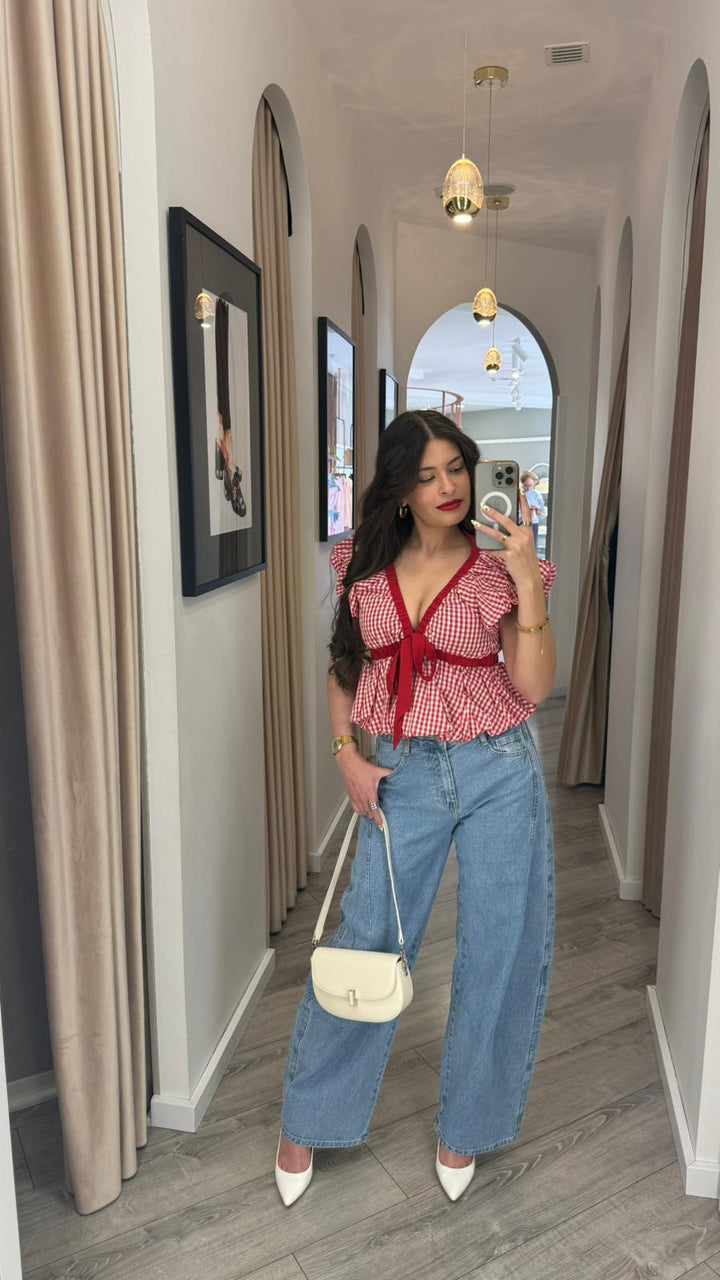 TOP VERMELHO AOS QUADRADOS COM FOLHOS PONTO CHIC